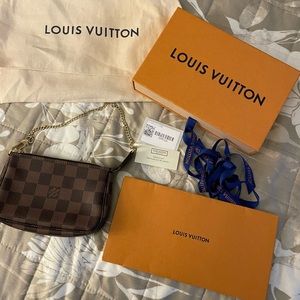 Louis Vuitton mini pochette